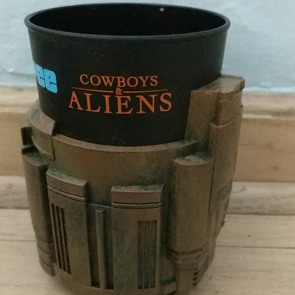 Fun Halloween cups: COWBOYS & ALIENS COLLECTIBLE CUP - Picture 2 of 7